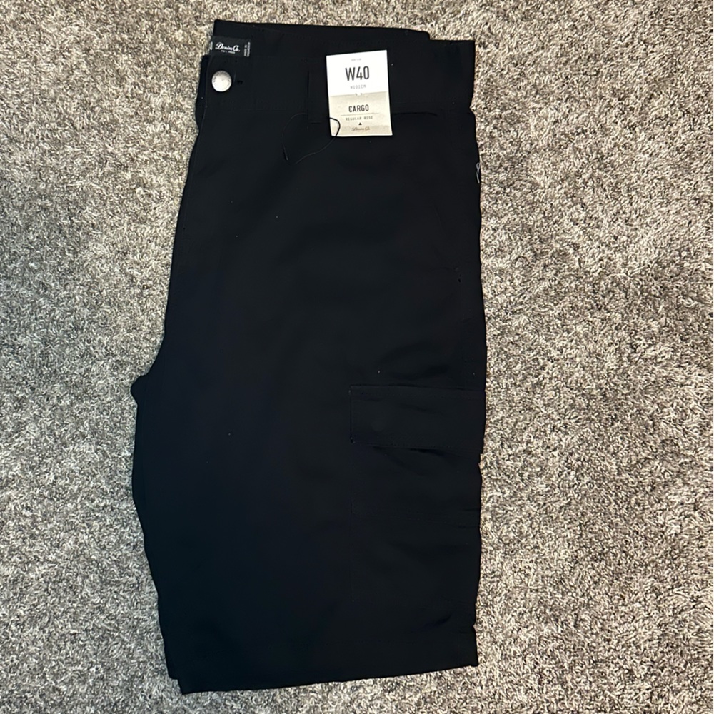 Black men’s cargo shorts brand new with tags
